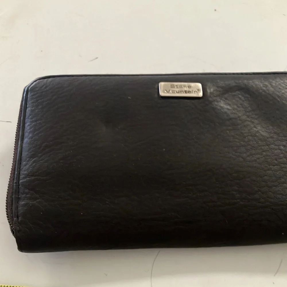 FINAL MARKDOWN Ladies Stone Mountain Black Leather Wallet